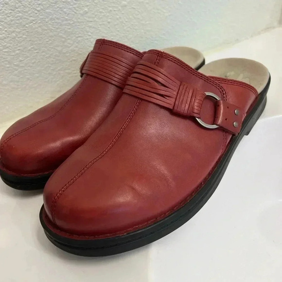 Clarks red slip on clogs size 9 - Picture 1 of 7